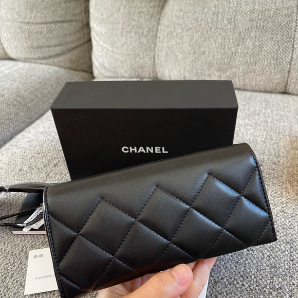 Chanel coco sunglasses 💕 - Picture 4 of 10